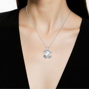 TIFFANY & CO Signature Cross X Necklace EUC